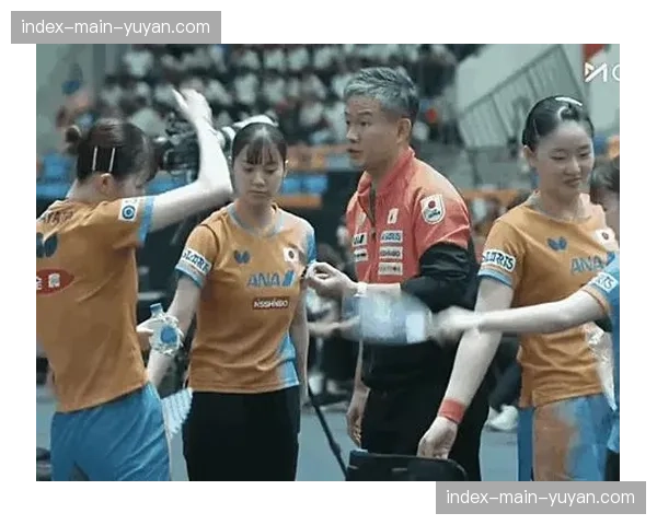 亚锦赛赛场花絮：各国教练“斗智斗勇”，实时调整开把重量